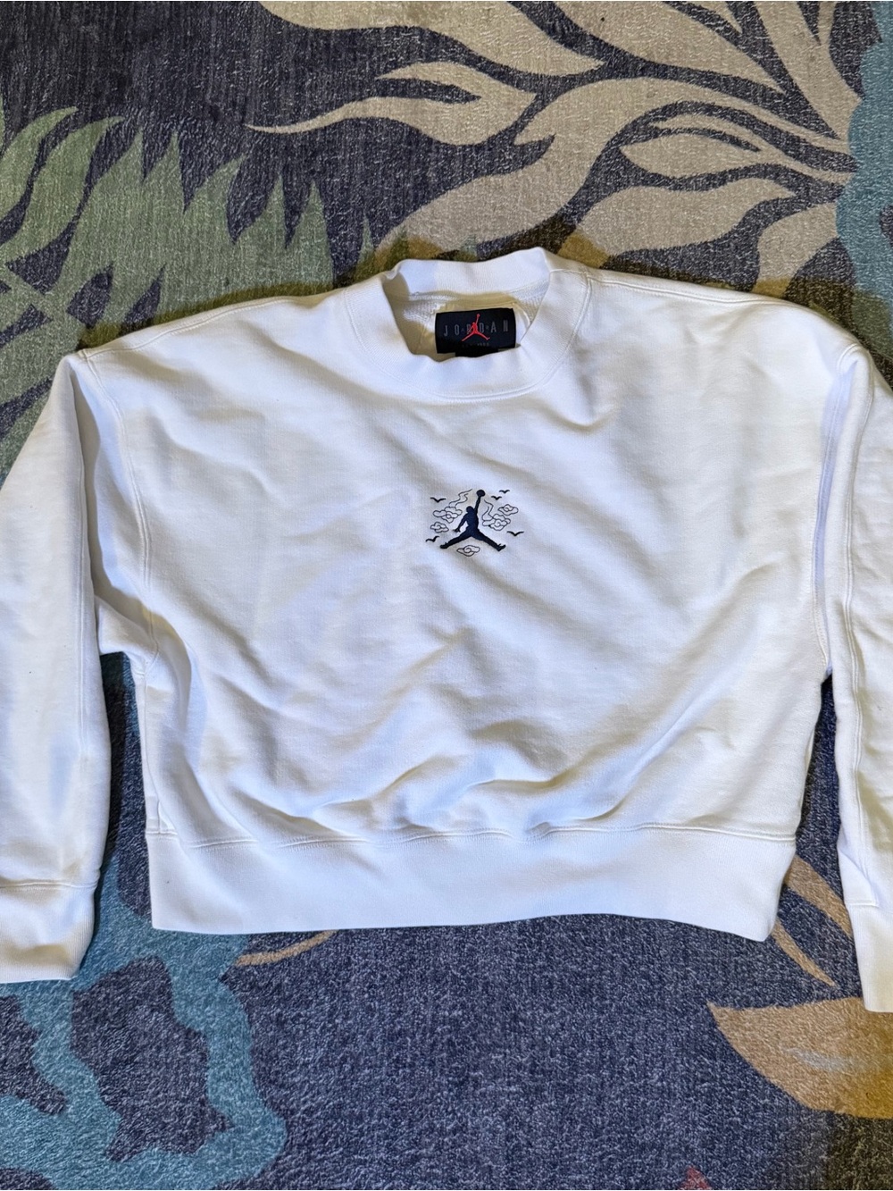 White Nike Women’s  M Pullover Crew Neck Sweatshirt Embroidered Flight Logo